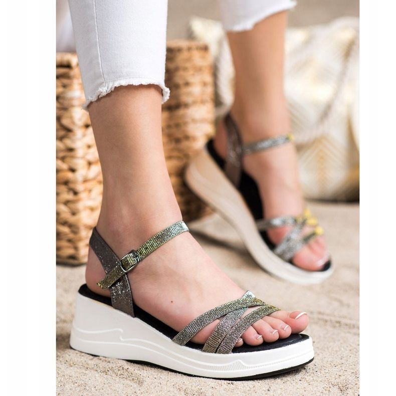 Small Swan Třpytivé sandály na klínku černý 1