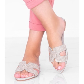 Šedé pantofle zdobené tvrdými cvočky šedá 1