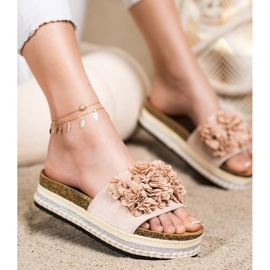 SHELOVET Pantofle Na Platformě S Ornamentem béžový 1