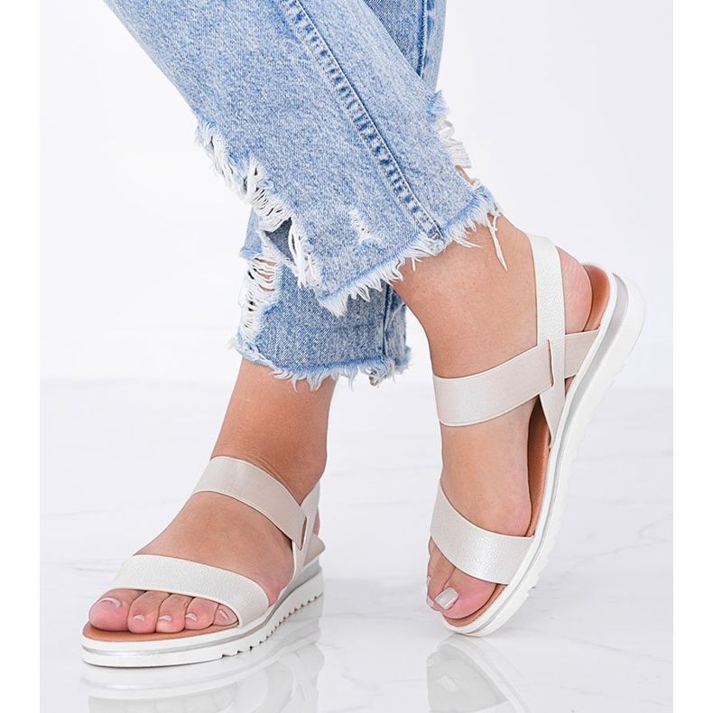 Béžové sandály na silné podrážce Cro béžový 1