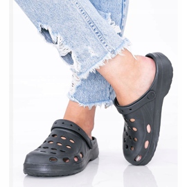 Černé dámské pantofle Karolinos černá 1