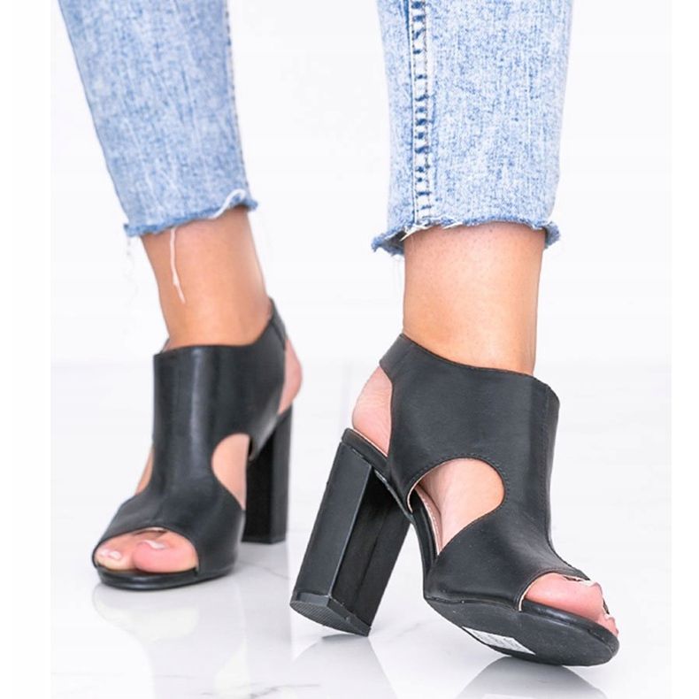 Černé sandály na sloupku Gally černá 1