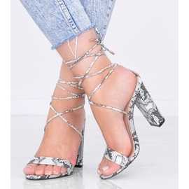 Černé sandály svázané hadí kůží Veni bílý 1