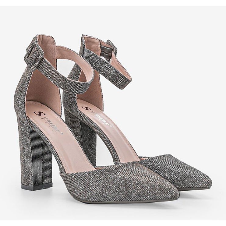 Šedé lesklé lodičky na Milaině sloupku šedá 1