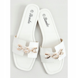 Pantofle s ozdobným řetízkem bílé 35-230 Bílé bílý 1