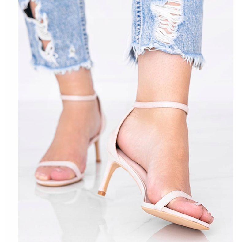 Béžové sandály na nízkém podpatku od New Love béžový 1