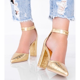 Sandály na sloupku s motivem krokodýlí kůže Glamour zlatý 1