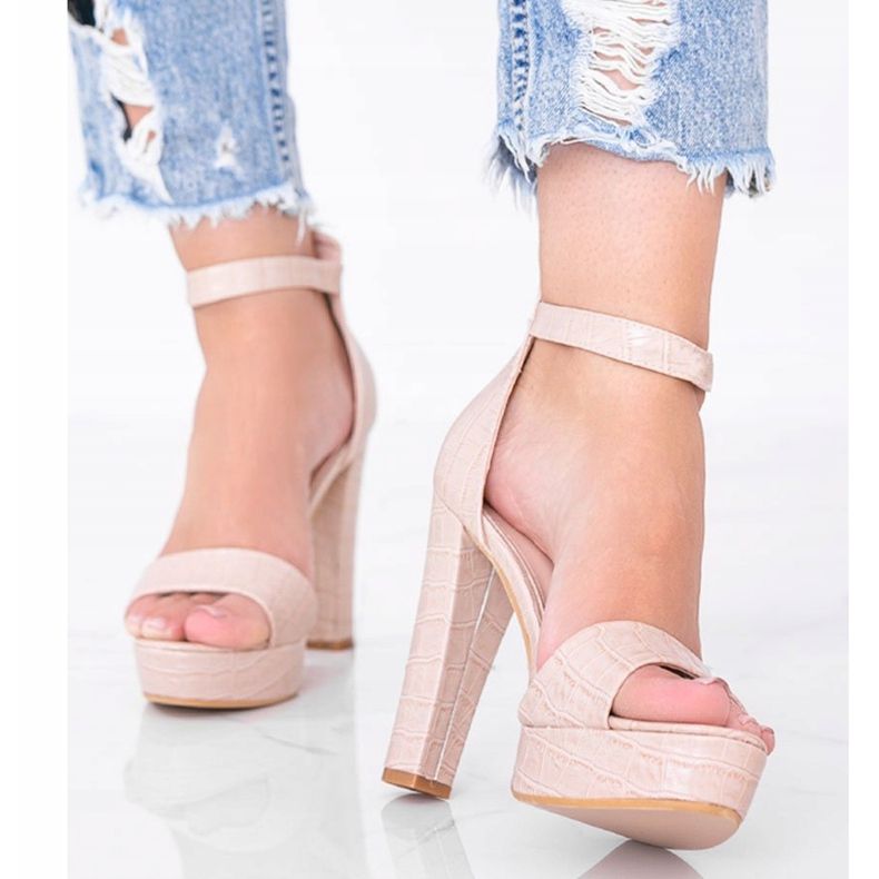 Béžové sandály na sloupku v motivu krokodýlí kůže Avila béžový 1 Béžové sandály na sloupku v motivu krokodýlí kůže Avila béžový 1