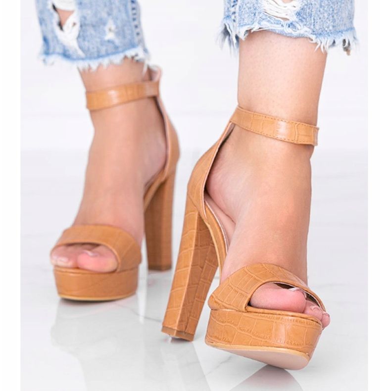 Velbloudí sandály na sloupku v motivu krokodýlí kůže Avila hnědý 1 Velbloudí sandály na sloupku v motivu krokodýlí kůže Avila hnědý 1