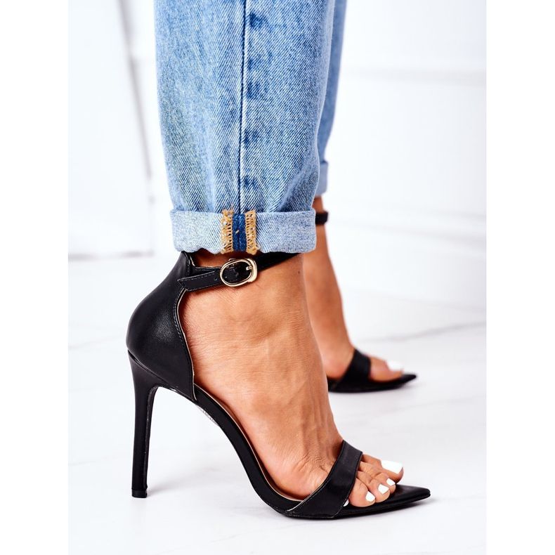 Elegantní sandály na černé podpatku Lu Boo černá 1