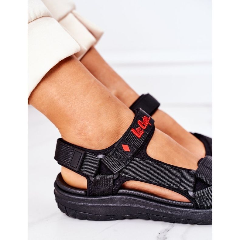 Dámské sportovní sandály Lee Cooper LCW-21-34-0211L Černá 1