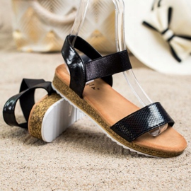 Kayla Lesklé ekologické kožené sandály černý 1