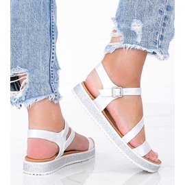 Broskvové stříbrné lesklé dámské sandály bílý stříbrný 1