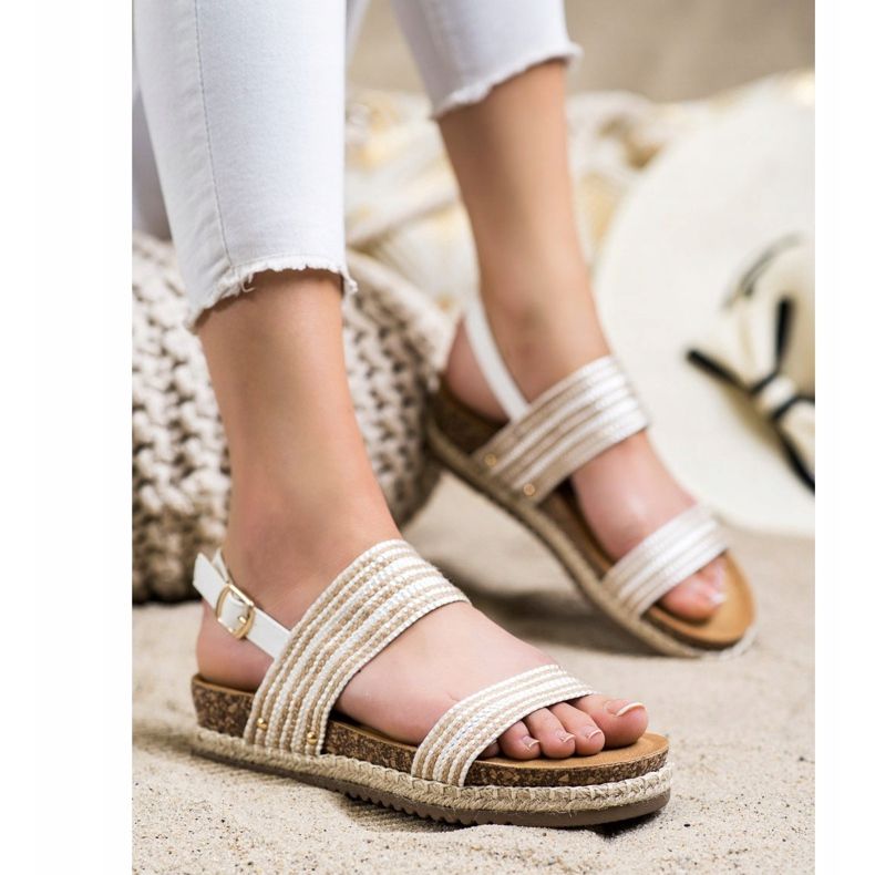 SHELOVET Pohodlné sandály s přezkou bílý hnědý 1