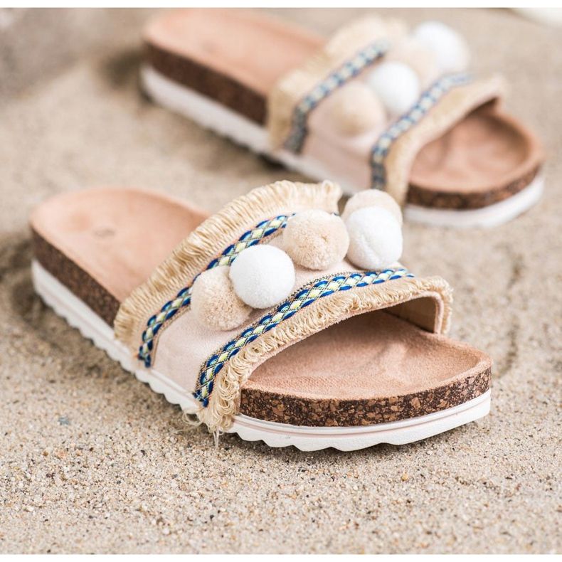 SHELOVET Módní pantofle s bambulkami béžový 1