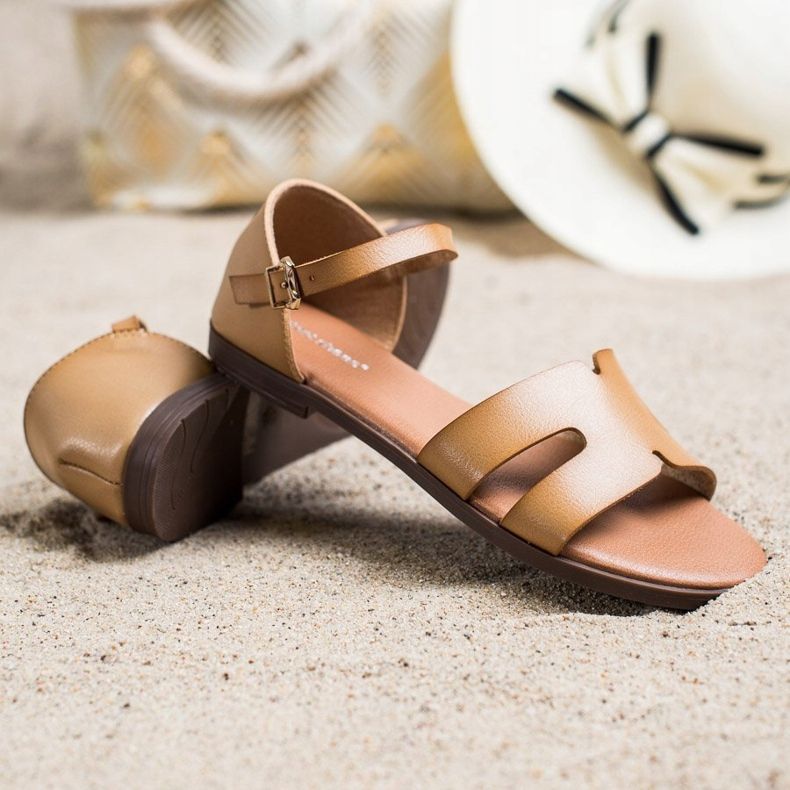 Ideal Shoes Klasické sandály vyrobené z ekologické kůže hnědý 1