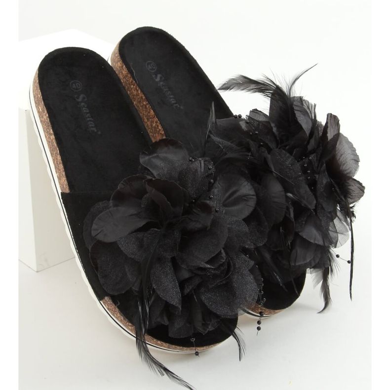 Černé korkové pantofle s květinami CK113P Black černá 1