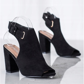 Bestelle Uzavřené sandály s přezkou černá 1