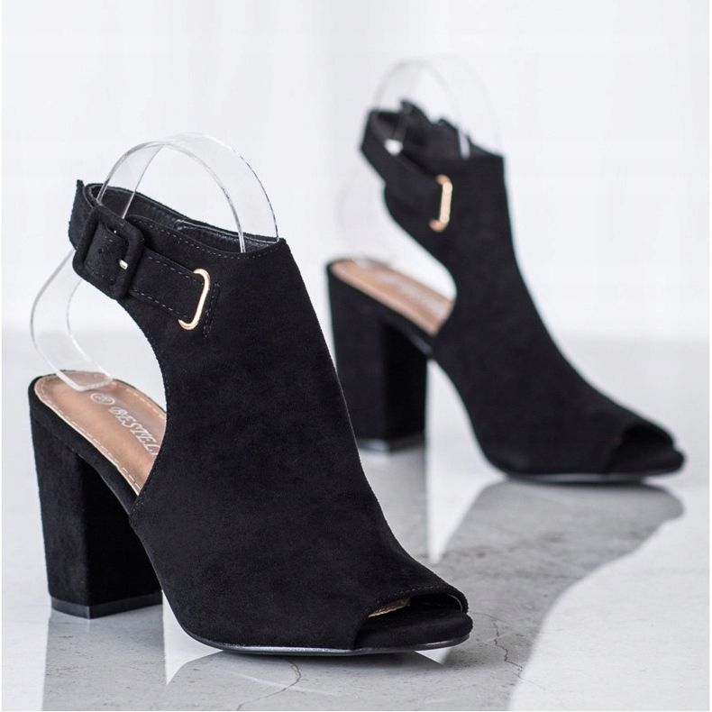 Bestelle Uzavřené sandály s přezkou černá 1