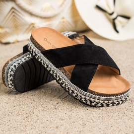 Queen Vivi Černé pantofle na dekorativní platformě černá 1