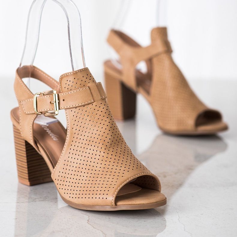 Renda Vestavěné sandály s eko kůží béžový hnědý 1