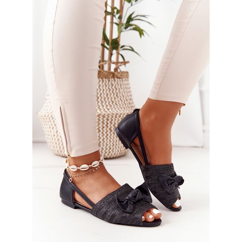 Ploché sandály s pleteným Lu Boo černým černá 1
