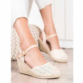 Sweet Shoes Prolamované espadrilky na klínku béžový 1 Sweet Shoes Prolamované espadrilky na klínku béžový 1