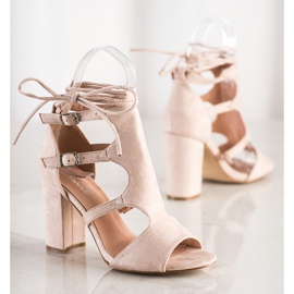 Bestelle Uzavřené sandály s vázáním béžový 1