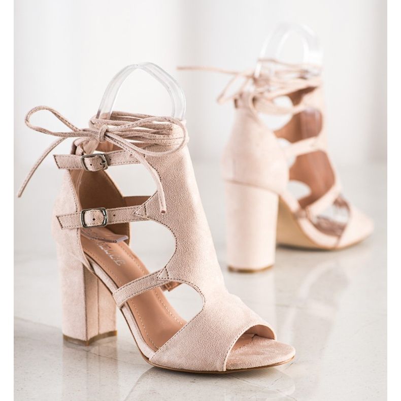 Bestelle Uzavřené sandály s vázáním béžový 1