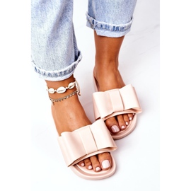 Béžové dubnové gumové žabky s mašlí béžový 1