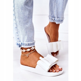 Gumové žabky s bílou dubnovou mašlí bílý 2