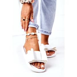 Gumové žabky s bílou dubnovou mašlí bílý 1 Gumové žabky s bílou dubnovou mašlí bílý 1