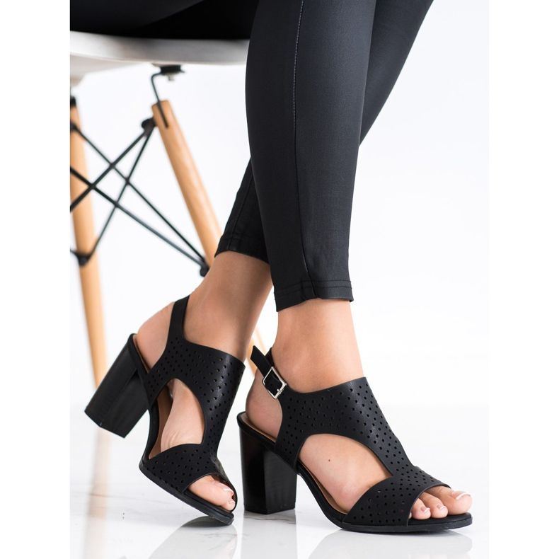 Renda Prolamované sandály s eko kůží černá 1