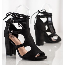 Bestelle Vestavěné sandály s vázáním černá 1 Bestelle Vestavěné sandály s vázáním černá 1