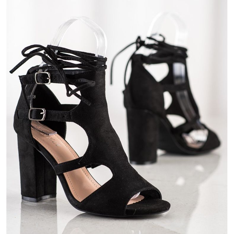 Bestelle Vestavěné sandály s vázáním černá 1 Bestelle Vestavěné sandály s vázáním černá 1