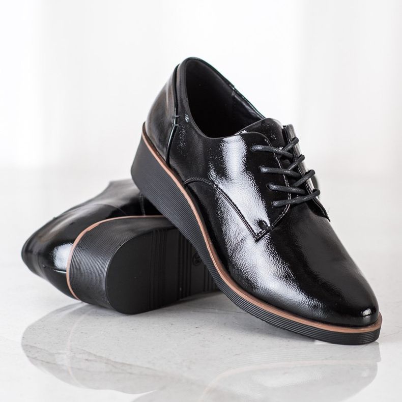 Boty na klínku Vinceza černá 1