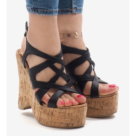 Černé klínové sandály 10193 černý 1