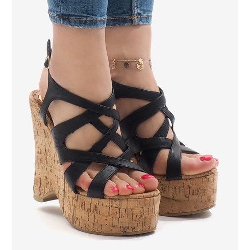 Černé klínové sandály 10193 černá 1