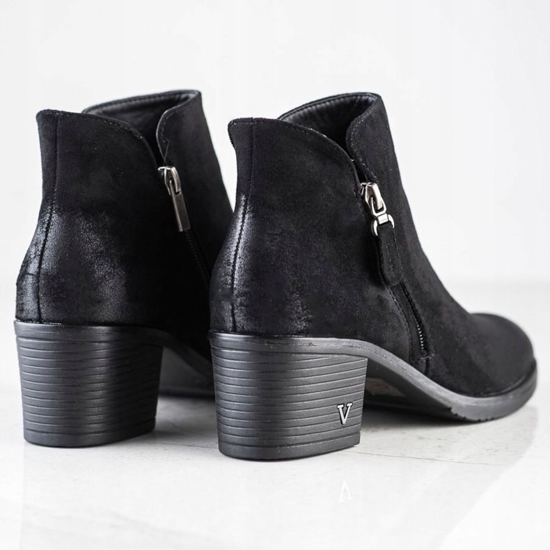 Klasické kozačky na sloupku VINCEZA černá 1