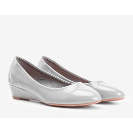 Šedé lodičky na nízkém klínovém podpatku Chantal šedá 1