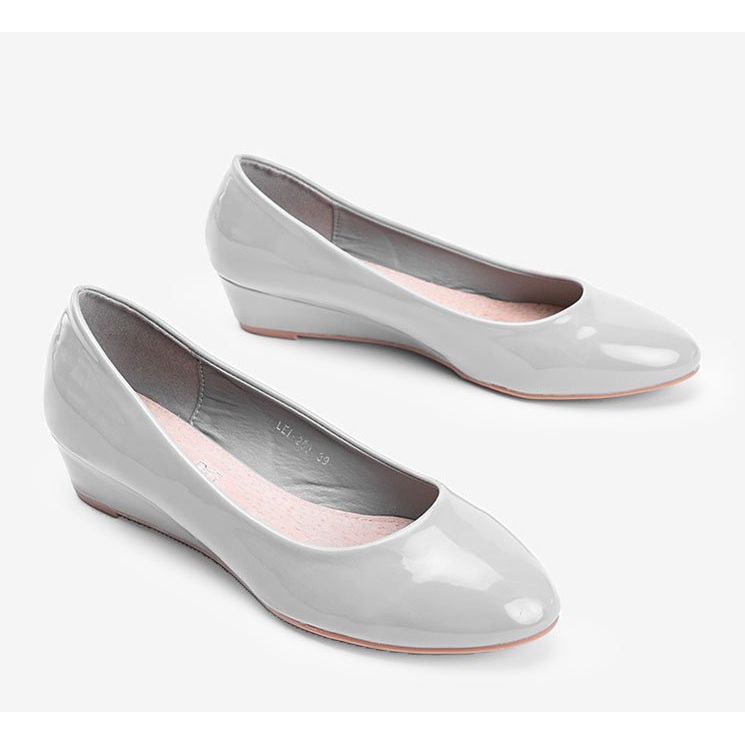 Šedé lodičky na nízkém klínovém podpatku Chantal šedá 2