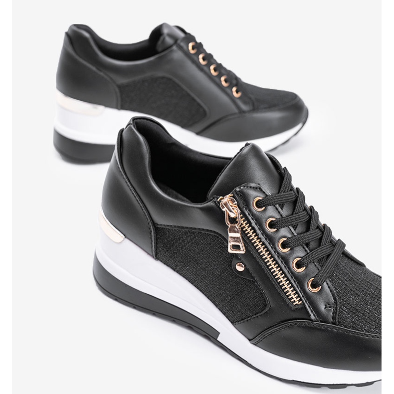 Černé lesklé tenisky na klínku The Moment černá 2