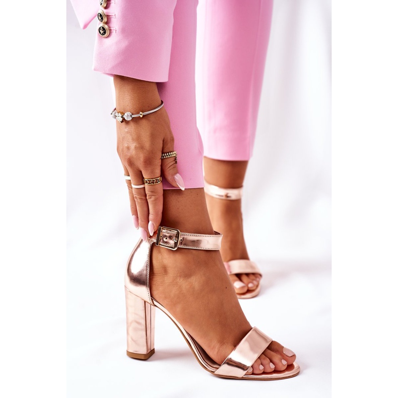 Klasické kožené sandály na baru Laura Messi 1760 Champagne růžový 1