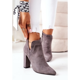 Teplé boty na sloupku šedé Sally šedá 2