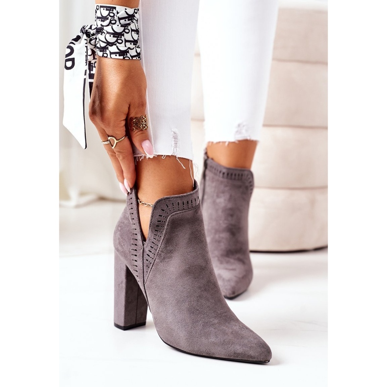 Teplé boty na sloupku šedé Sally šedá 2