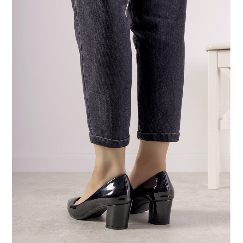 Černé lodičky na sloupku Harye černá 1