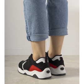 Černé tenisky s červenými tréninkovými vložkami černá červené 2 Černé tenisky s červenými tréninkovými vložkami černá červené 2