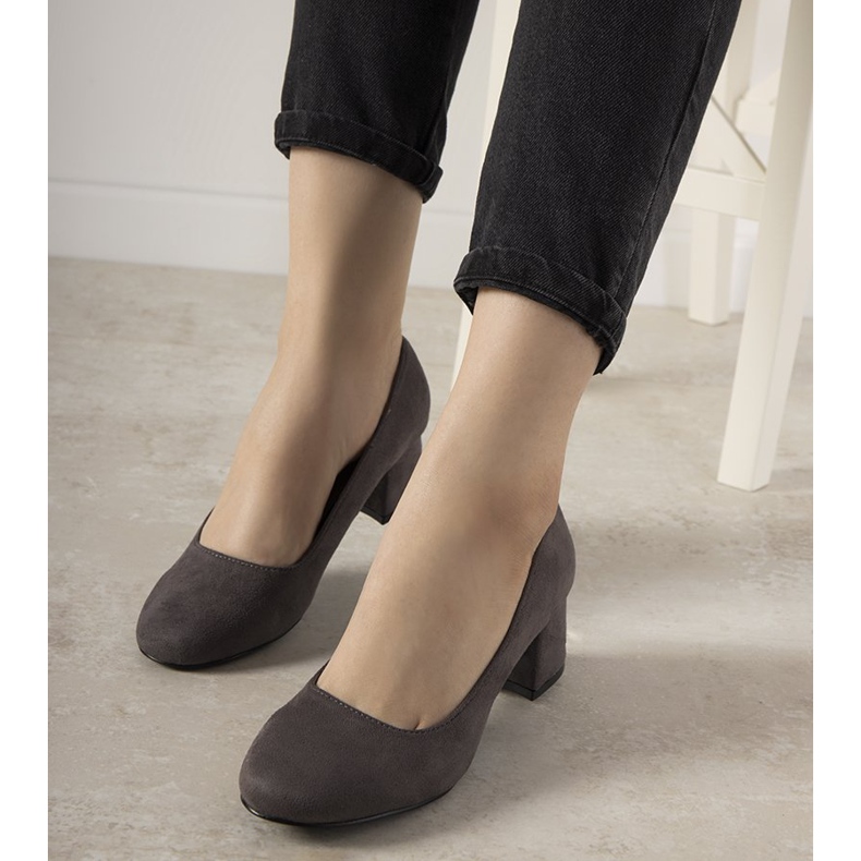 Šedé lodičky na příspěvku Vždy šedá 1