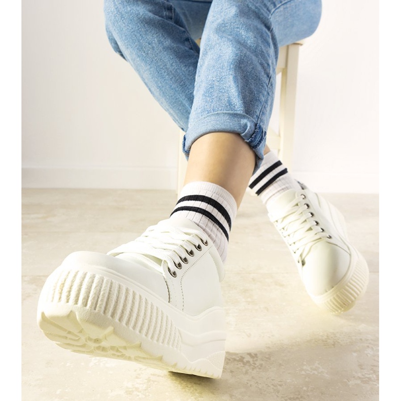 Bílé sportovní tenisky s vysokou podrážkou Under bílý 1