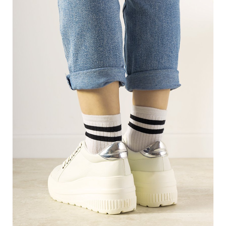 Bílé sportovní tenisky s vysokou podrážkou Under bílý 2